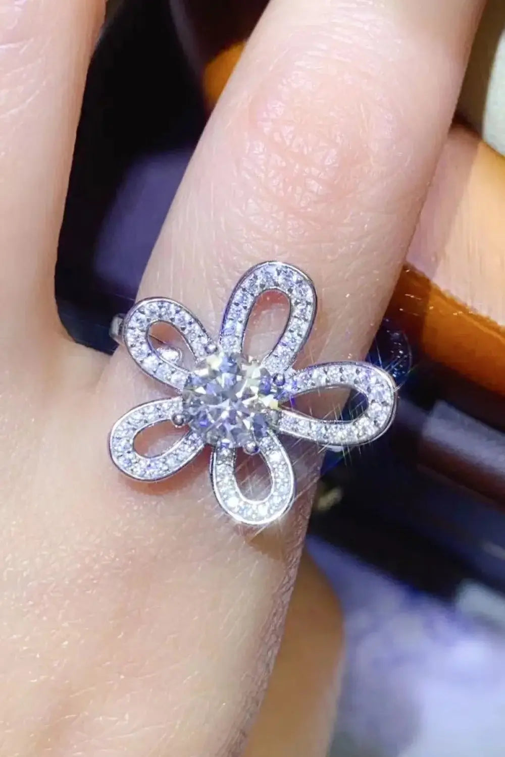1 Carat Moissanite Flower-Shape Open Ring - Razmas Shop