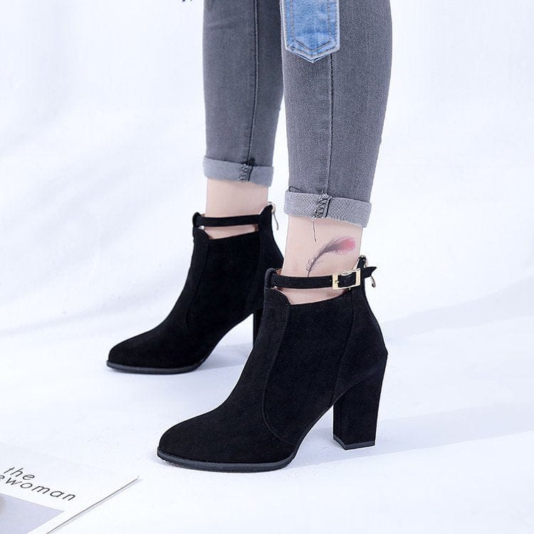 Women boots with pointed thick