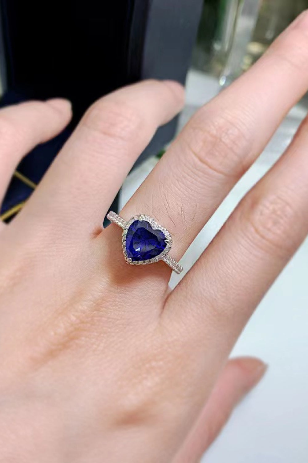 2 Carat Moissanite Heart-Shaped Side Stone Ring - razmas Shop