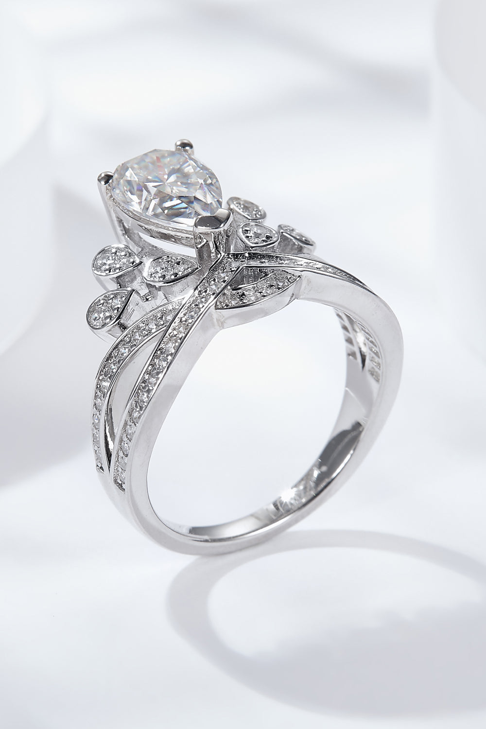 1.5 Carat Moissanite Crown-Shaped Ring - Razmas Shop