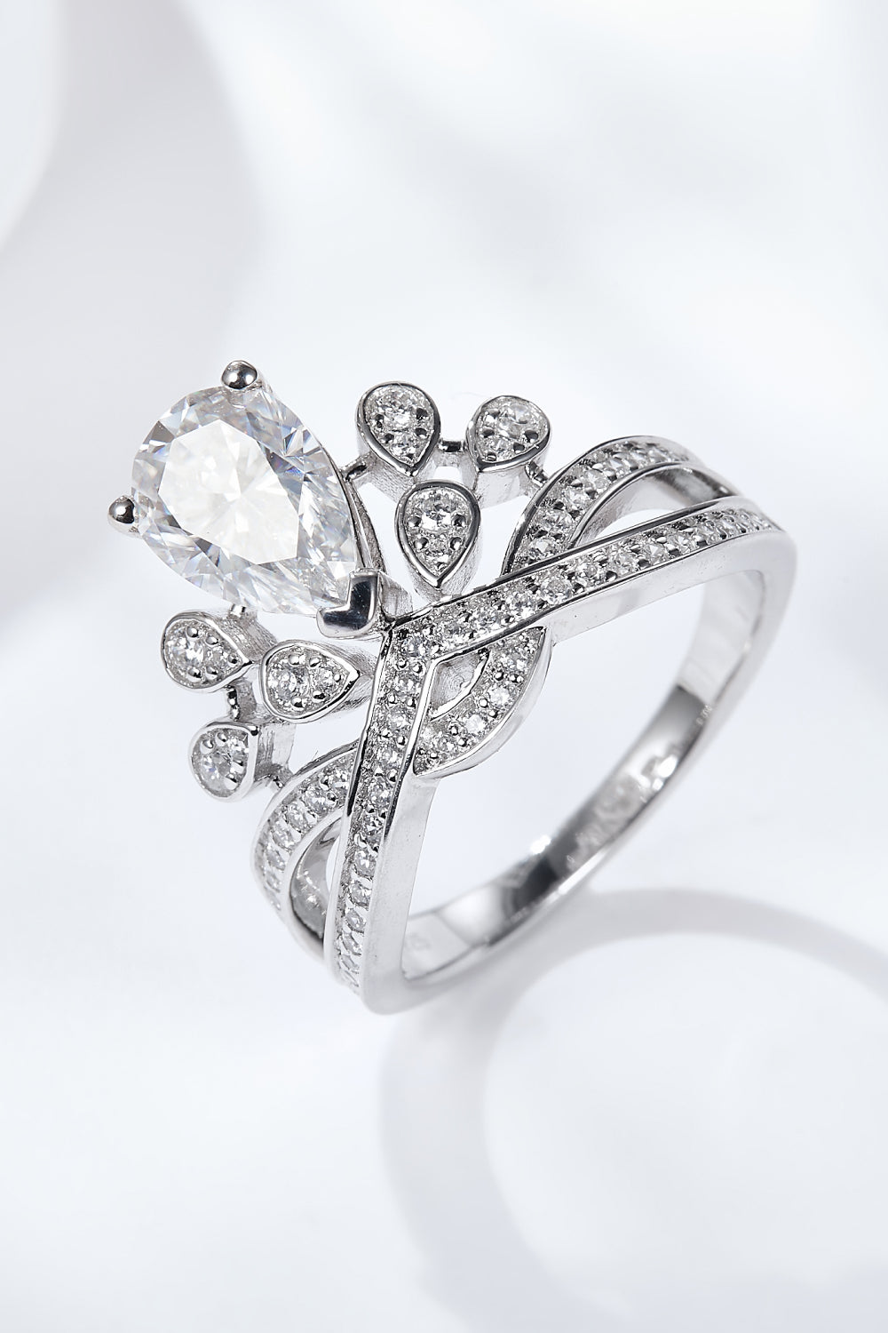 1.5 Carat Moissanite Crown-Shaped Ring - Razmas Shop